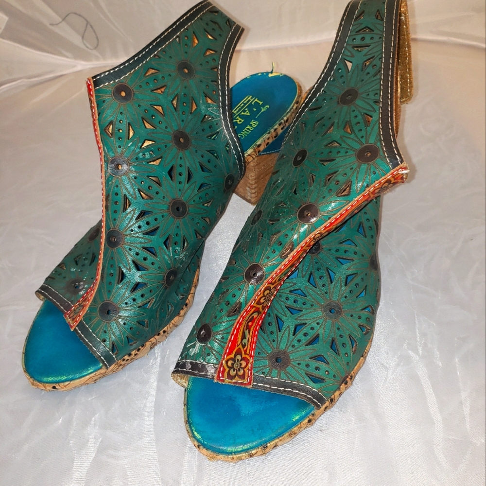 Gorgeous sandals by L'Artiste.